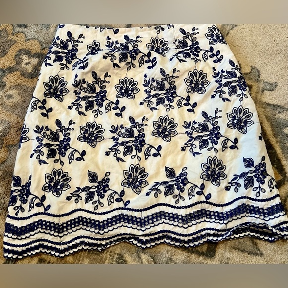 LOFT Floral Navy Embroidered Shift Skirt, Size 2 - Picture 10 of 12